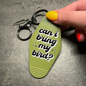 Sleutelhanger met tekst ‘Can I bring my bird?’ – voor papegaaienliefhebbers