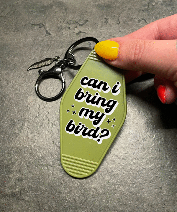 Sleutelhanger met tekst ‘Can I bring my bird?’ – voor papegaaienliefhebbers
