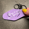 Sleutelhanger met tekst ‘Wing it like you mean i’ – voor papegaaienliefhebbers