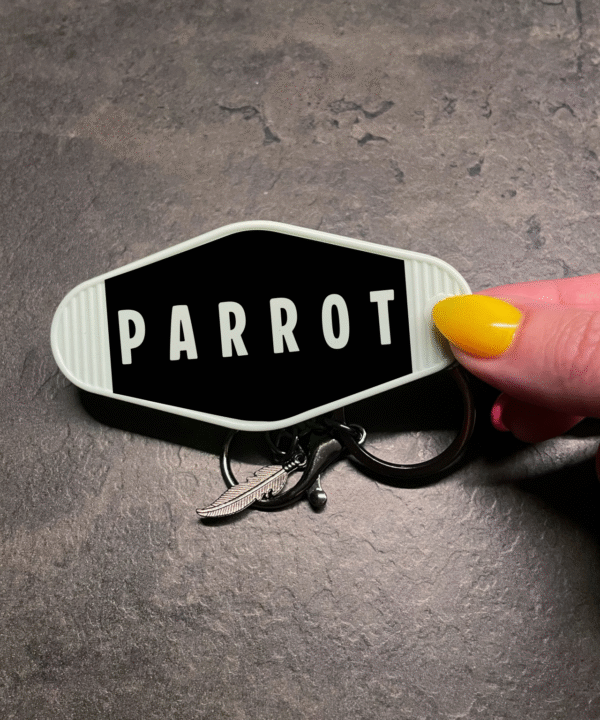 Sleutelhanger met tekst ‘parrot’ – voor papegaaienliefhebbers