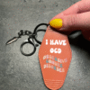 Sleutelhanger met tekst ‘ I have OCD Obsessive Conure Disorder’ – voor papegaaienliefhebbers