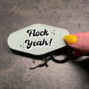 Sleutelhanger met tekst ‘Flock Yeah!’ – voor papegaaienliefhebbers